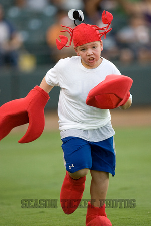 Kid in lobster costume 3705